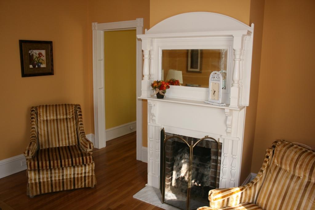 Inside/LivingRoom2.JPG